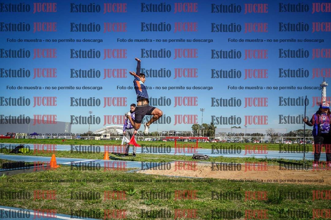 Fotos del salto en largo de varones