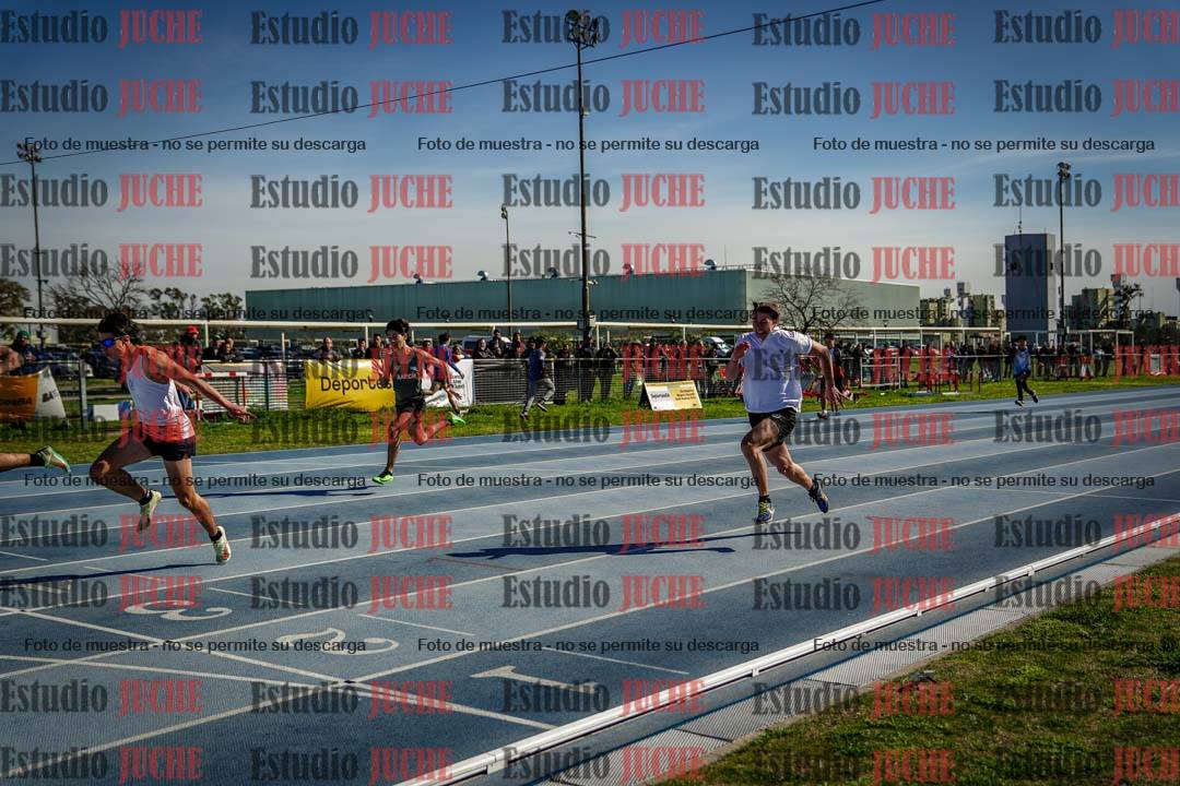 Fotos de los 100 m llanos de varones - U17