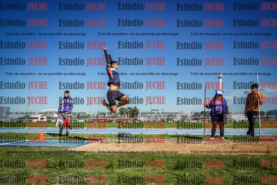 Fotos del salto en largo de varones