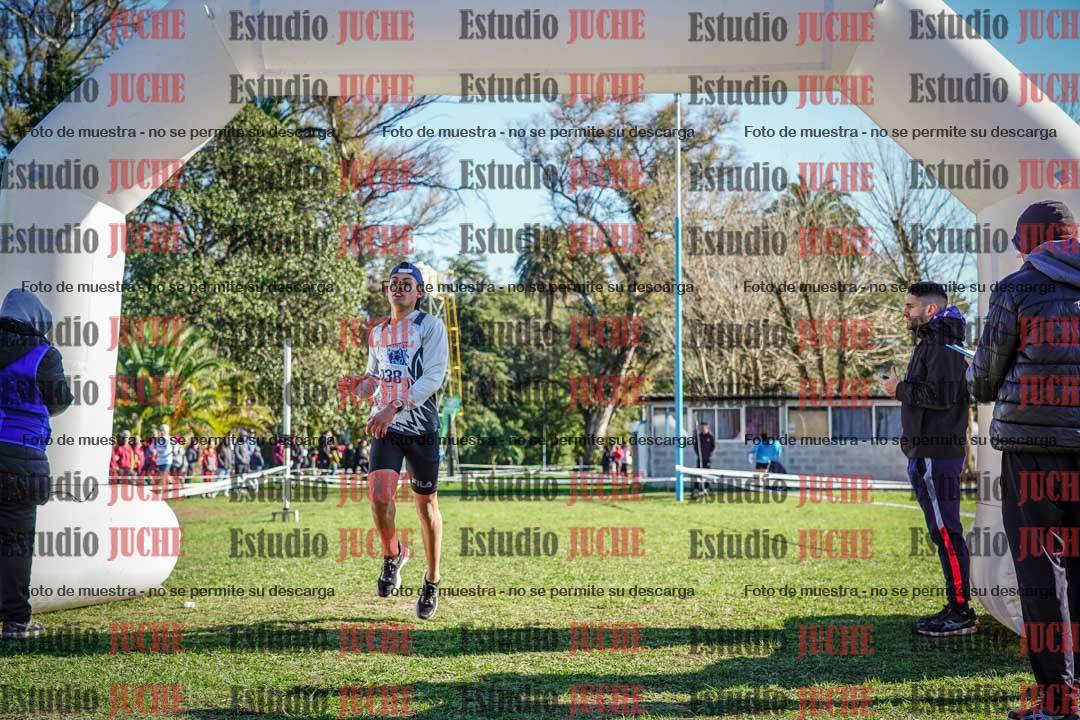 Fotos de la llegada del cross de 4000 m - varones