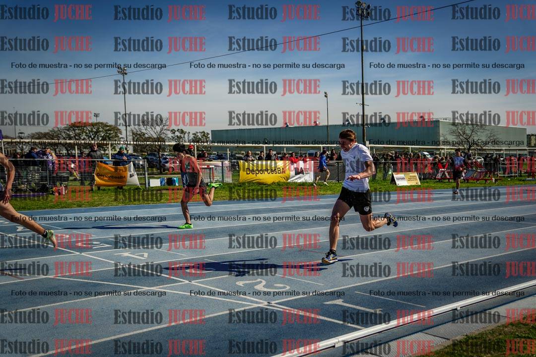 Fotos de los 100 m llanos de varones - U17