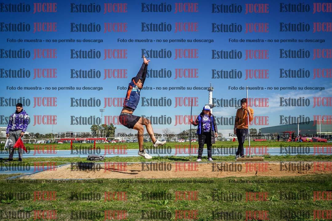 Fotos del salto en largo de varones
