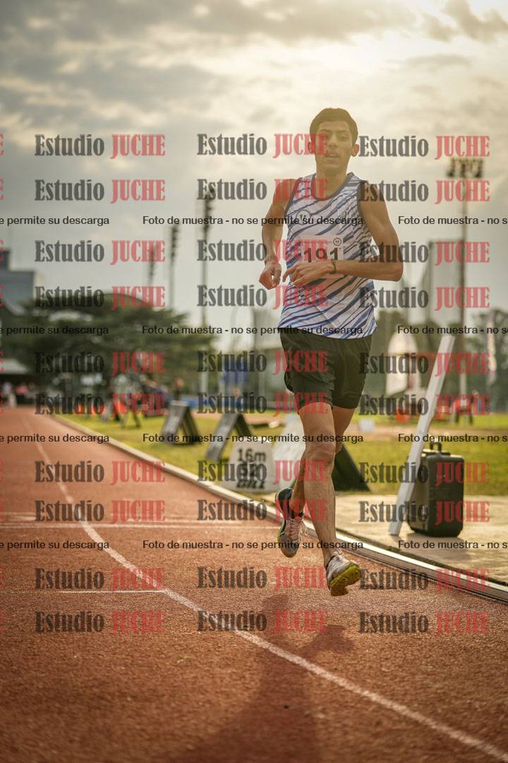 Fotos de los 3000 m con obstáculos de varones