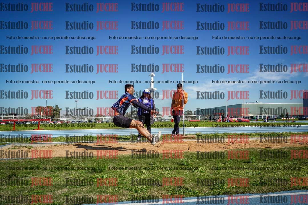 Fotos del salto en largo de varones