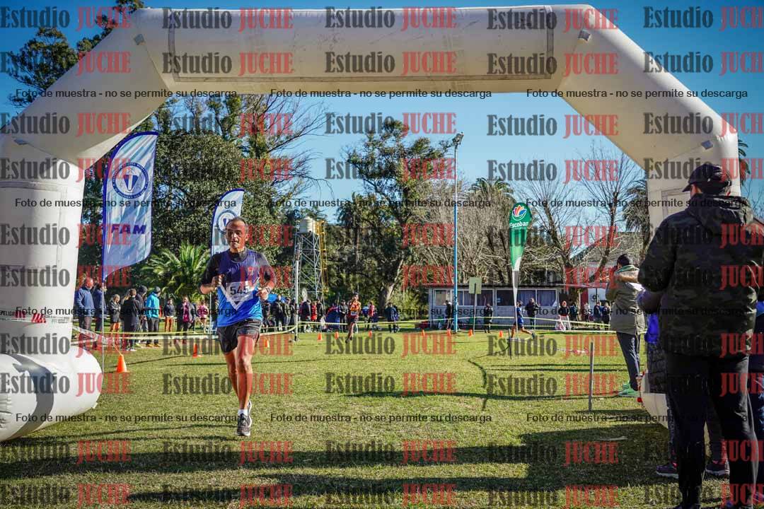 Fotos de la llegada del cross de 4000 m - varones