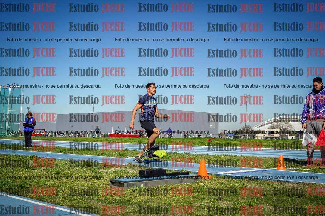 Fotos del salto en largo de varones