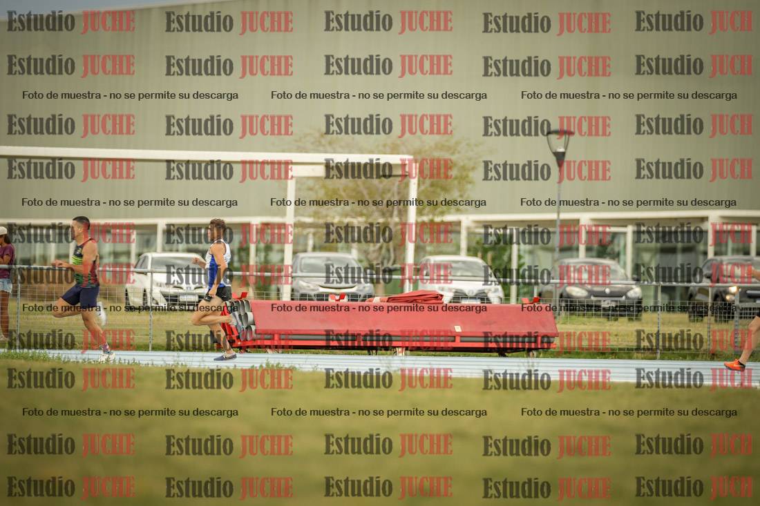 Fotos de los 300 m llanos de varones