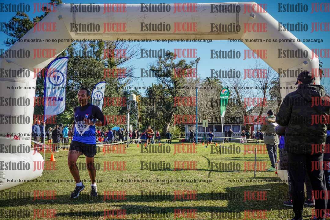 Fotos de la llegada del cross de 4000 m - varones