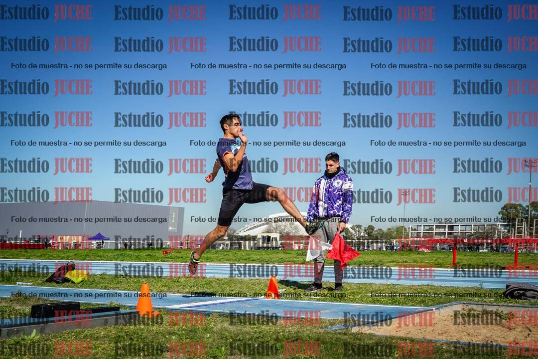 Fotos del salto en largo de varones
