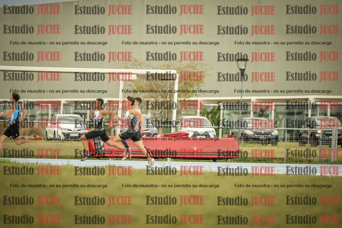 Fotos de los 300 m llanos de varones