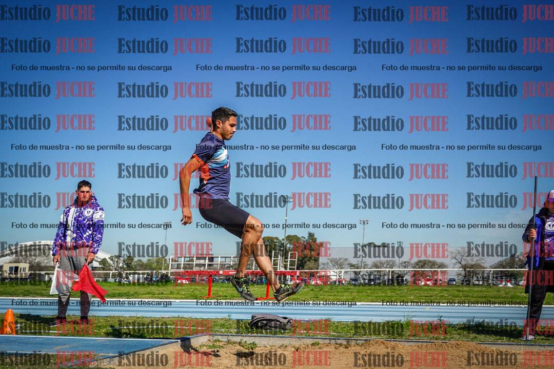 Fotos del salto en largo de varones