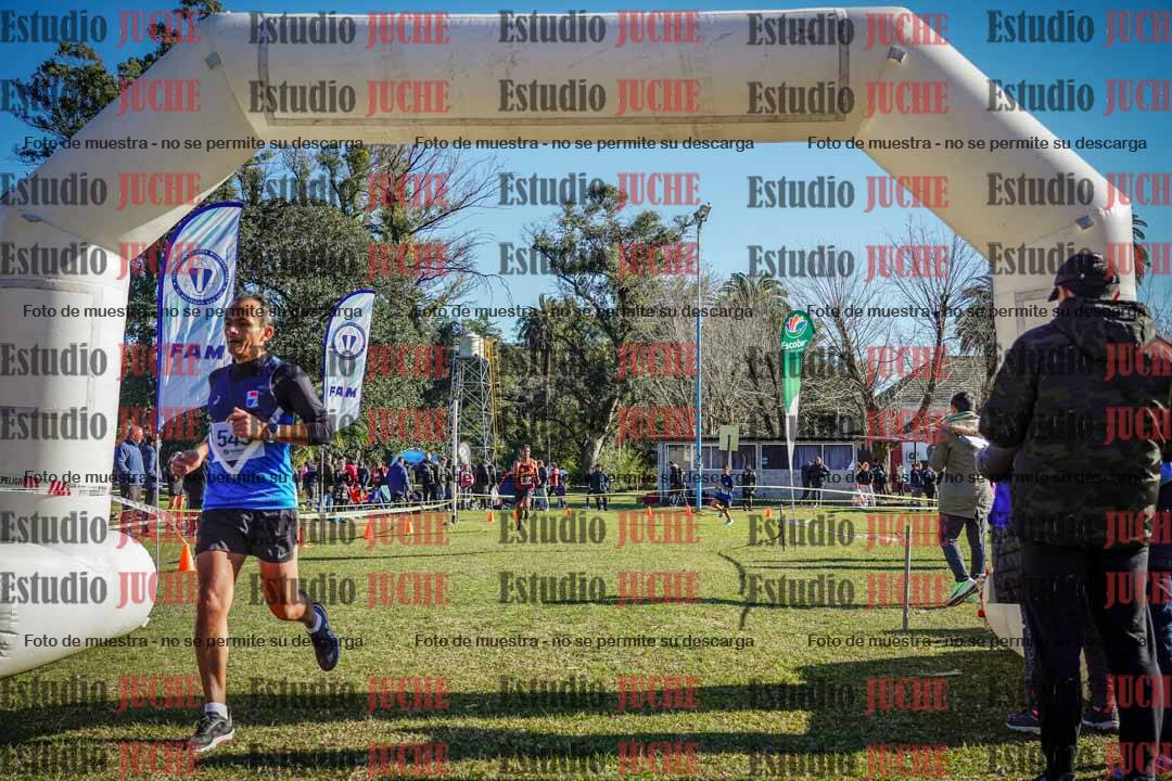 Fotos de la llegada del cross de 4000 m - varones
