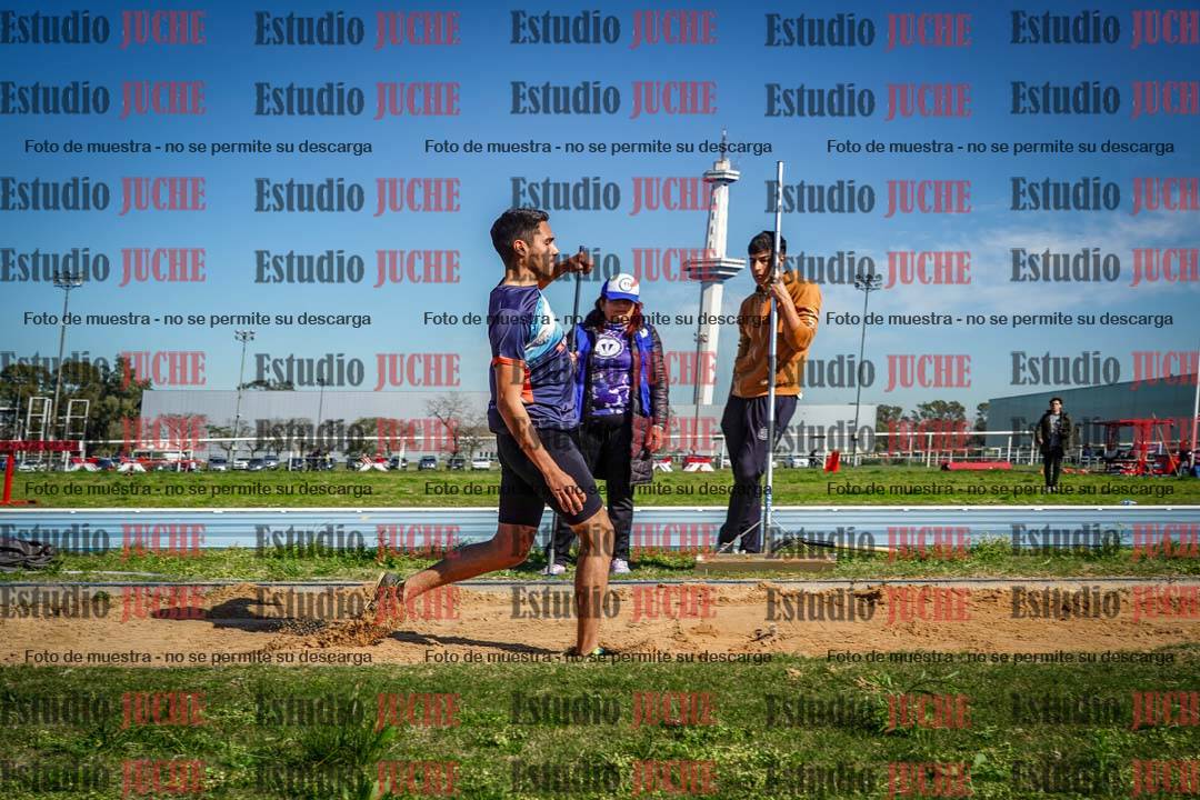 Fotos del salto en largo de varones