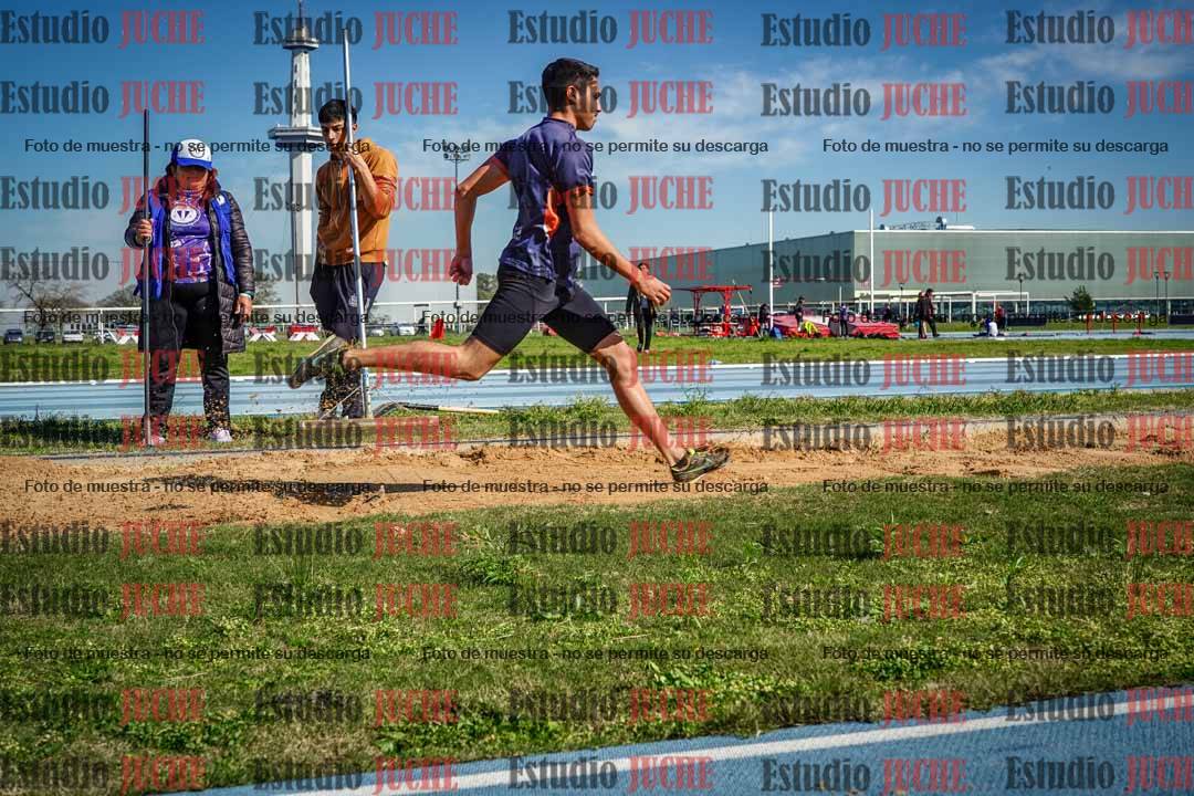 Fotos del salto en largo de varones