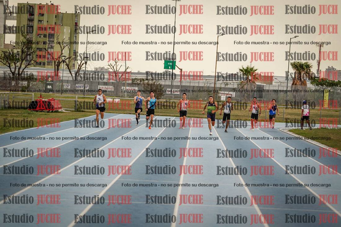 Fotos de los 300 m llanos de varones