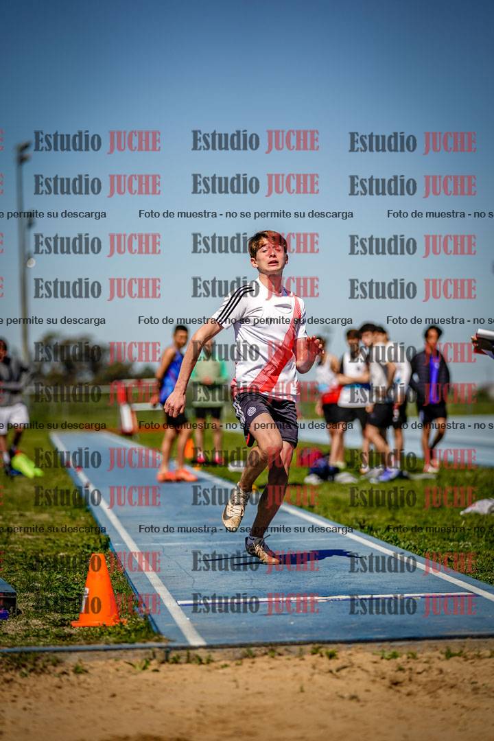 Fotos del salto en largo de varones - U15