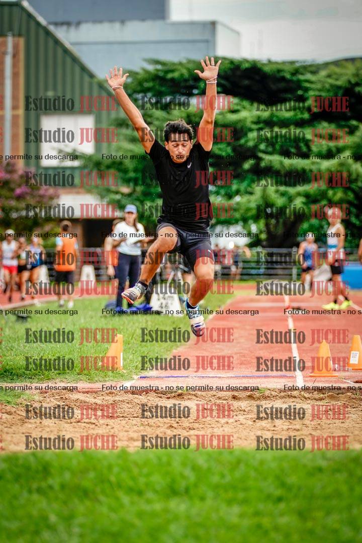 Fotos del salto en largo de varones