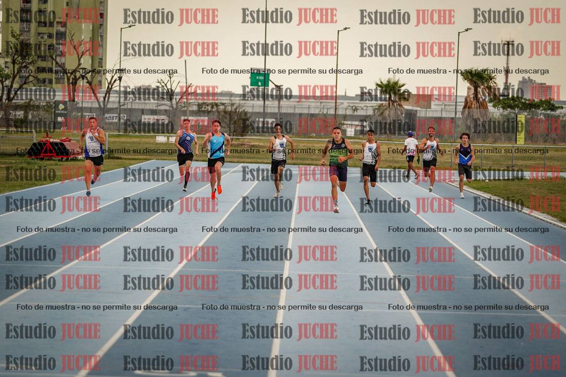 Fotos de los 300 m llanos de varones