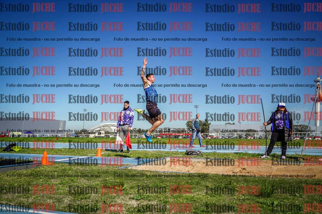Fotos del salto en largo de varones