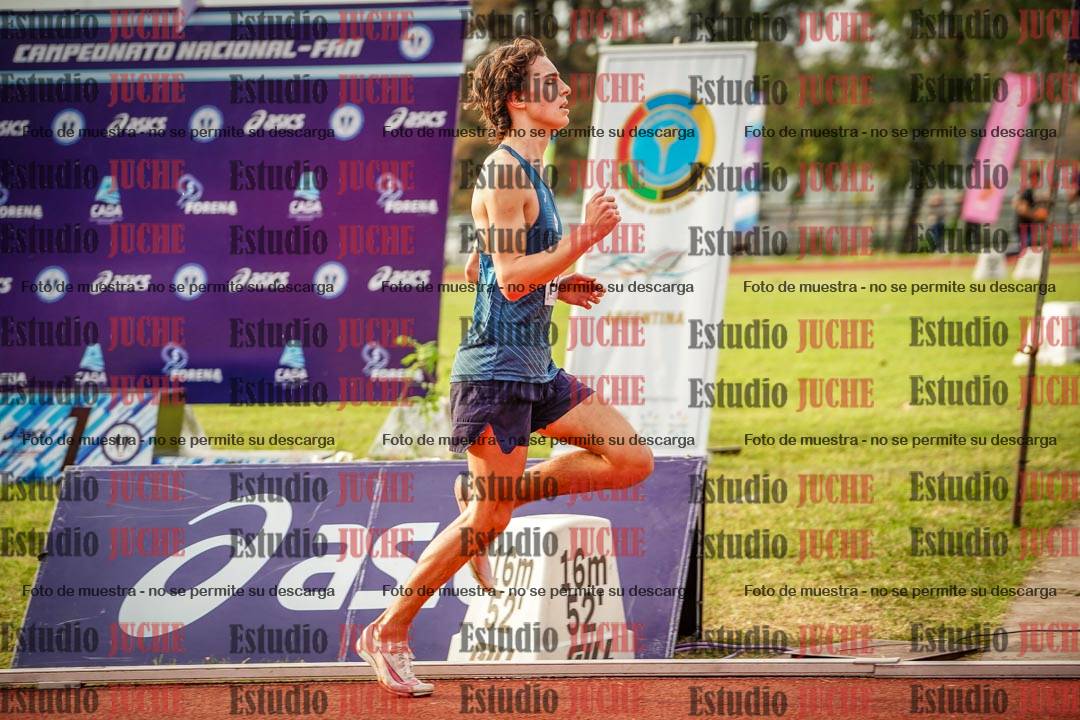 Fotos de los 3000 m con obstáculos de varones