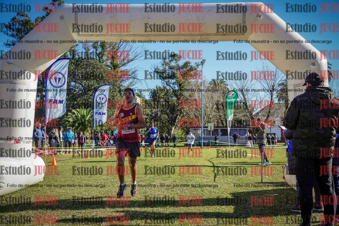Fotos de la llegada del cross de 4000 m - varones