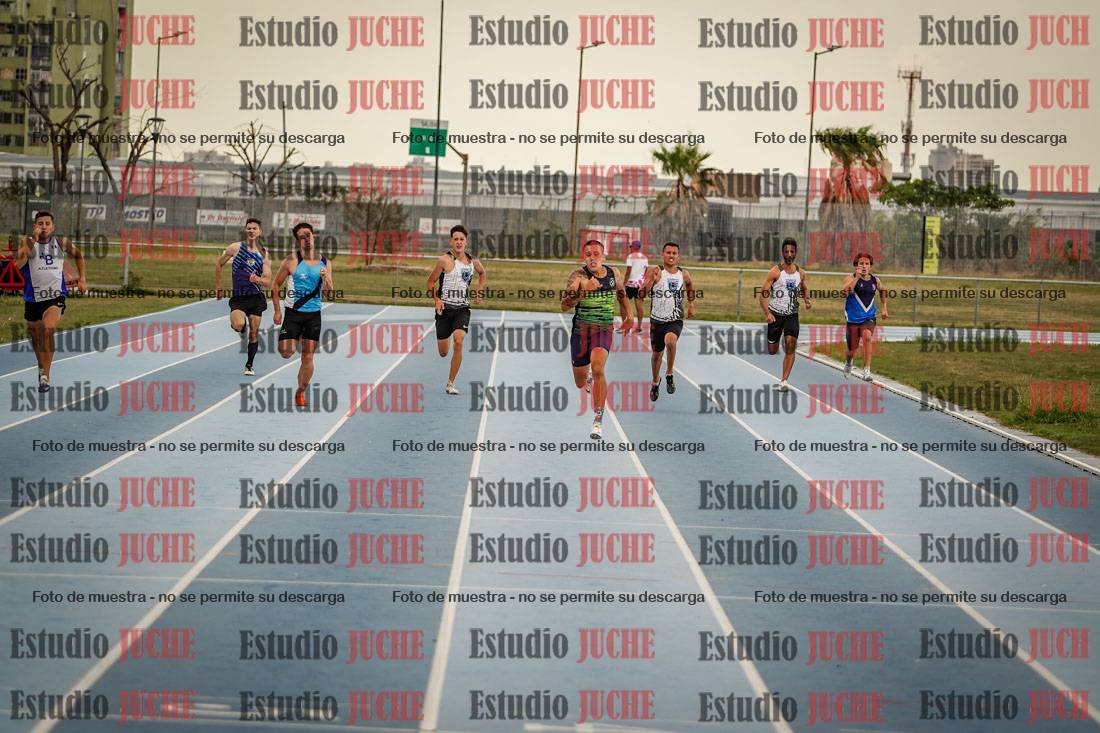 Fotos de los 300 m llanos de varones