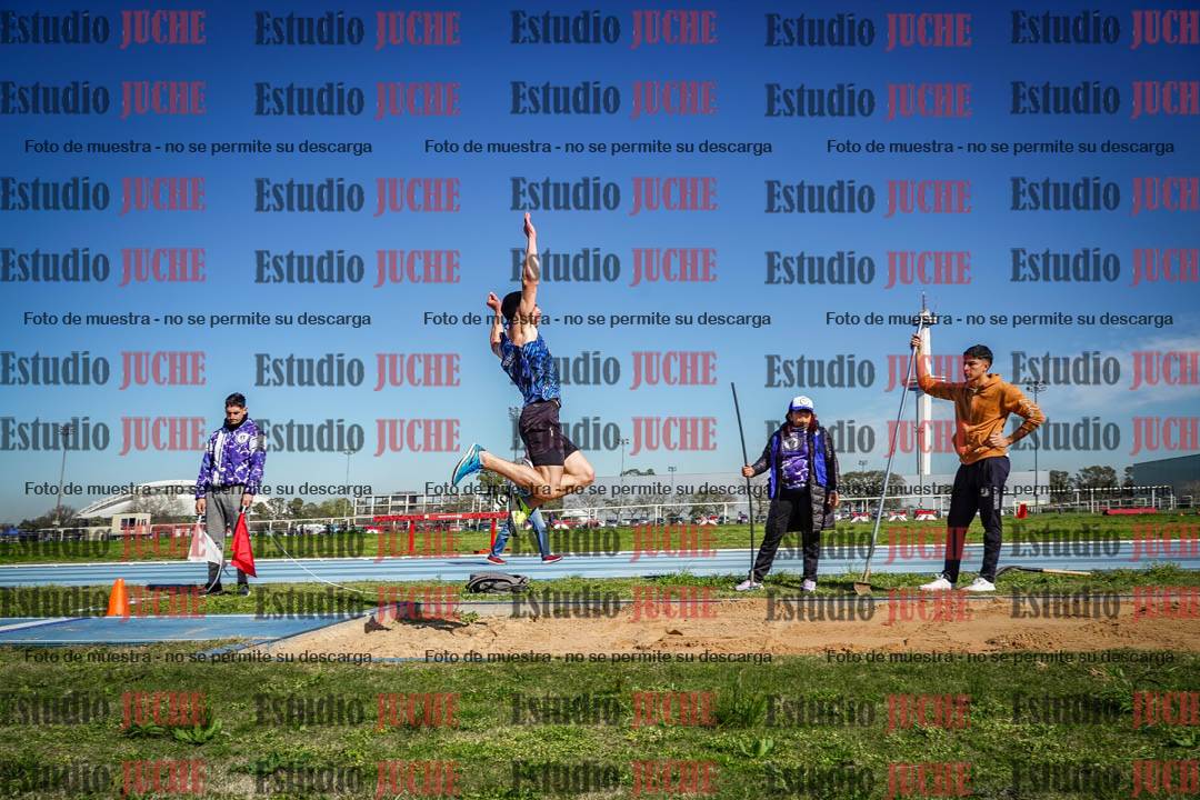 Fotos del salto en largo de varones
