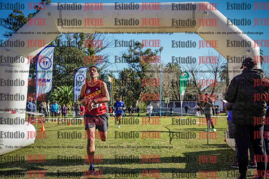 Fotos de la llegada del cross de 4000 m - varones