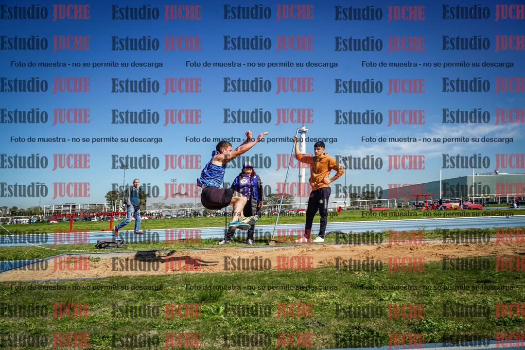 Fotos del salto en largo de varones