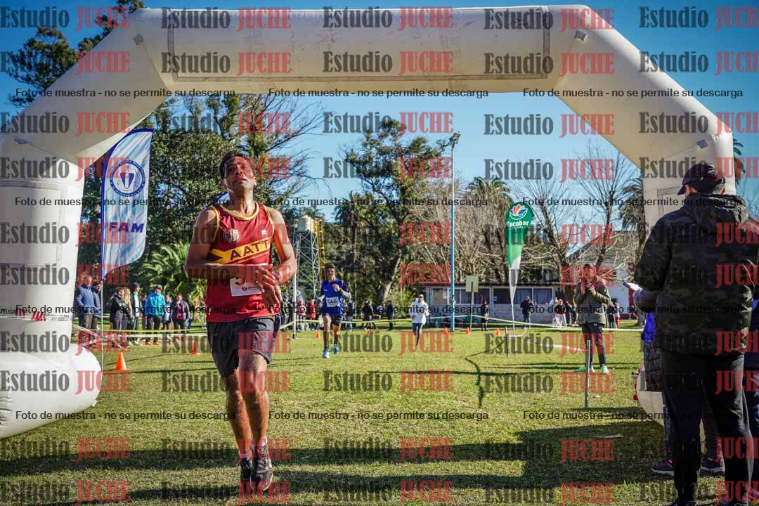 Fotos de la llegada del cross de 4000 m - varones