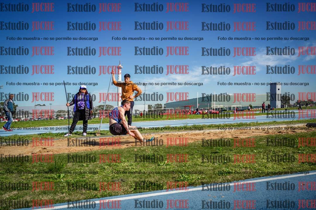 Fotos del salto en largo de varones