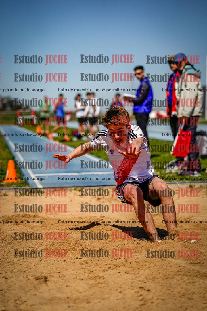 Fotos del salto en largo de varones - U15