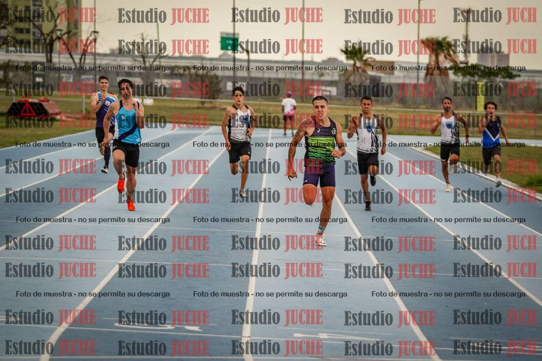 Fotos de los 300 m llanos de varones