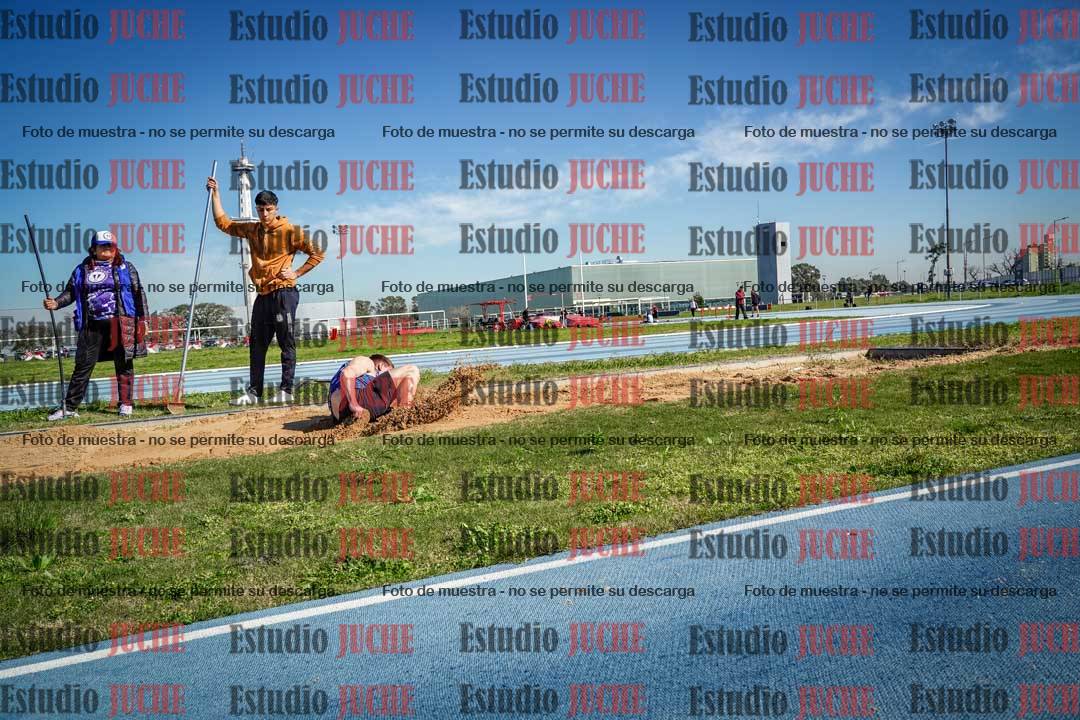 Fotos del salto en largo de varones