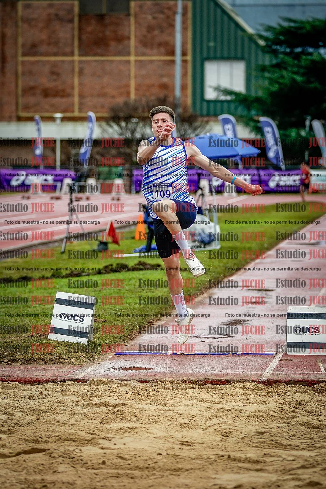 Fotos del salto en largo de varones