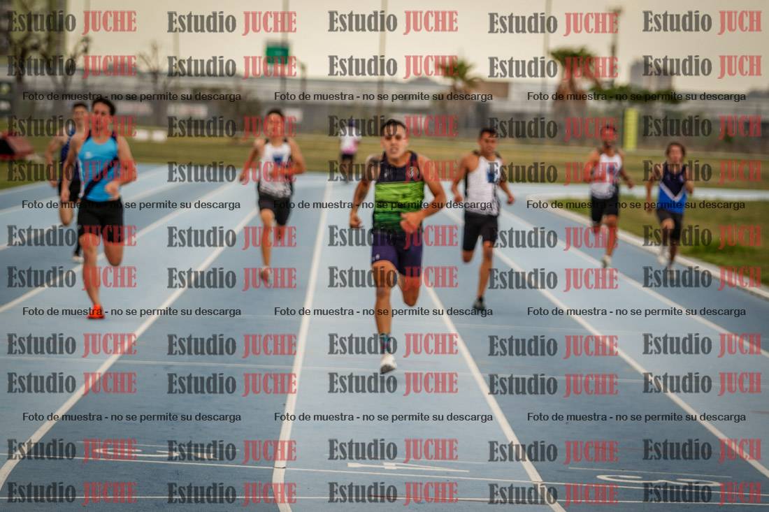 Fotos de los 300 m llanos de varones