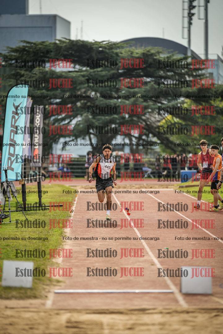 Fotos del salto en largo de varones