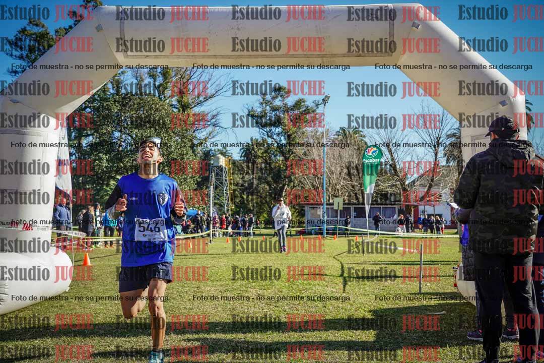 Fotos de la llegada del cross de 4000 m - varones