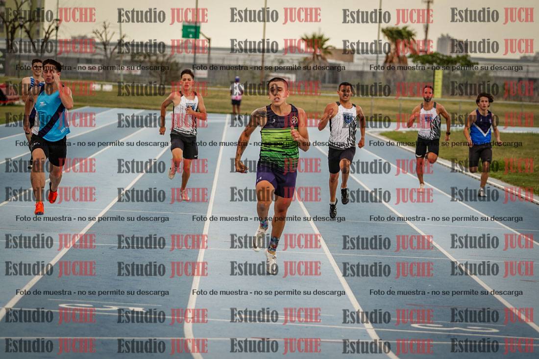 Fotos de los 300 m llanos de varones