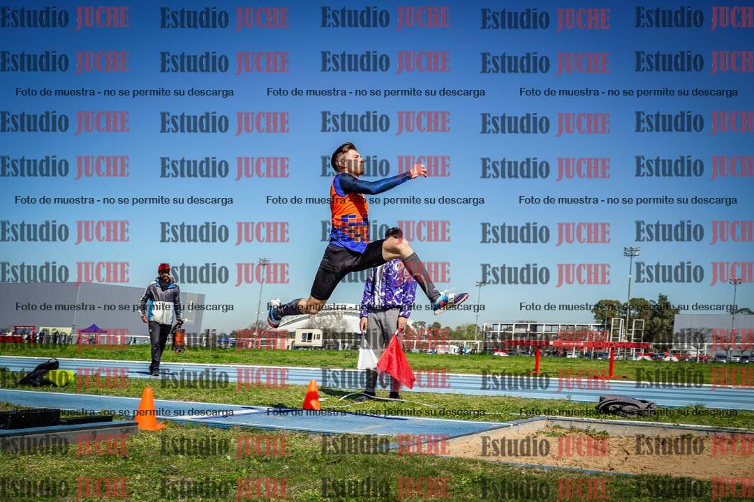 Fotos del salto en largo de varones