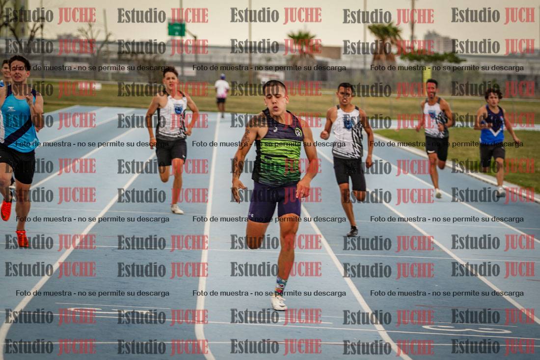 Fotos de los 300 m llanos de varones