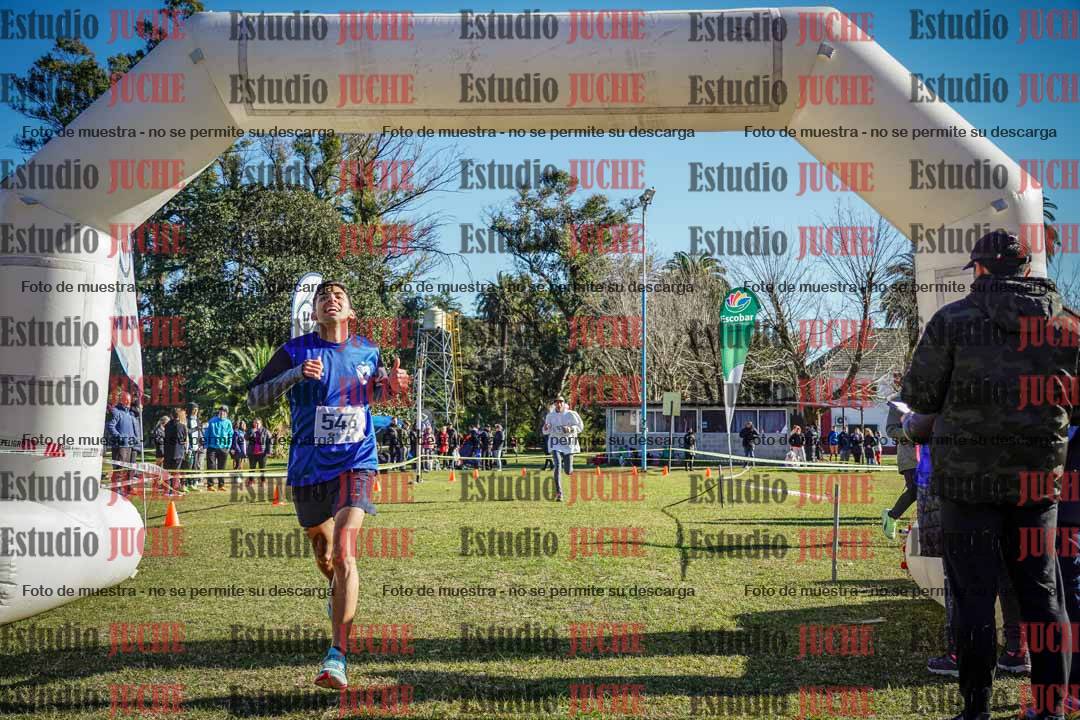 Fotos de la llegada del cross de 4000 m - varones