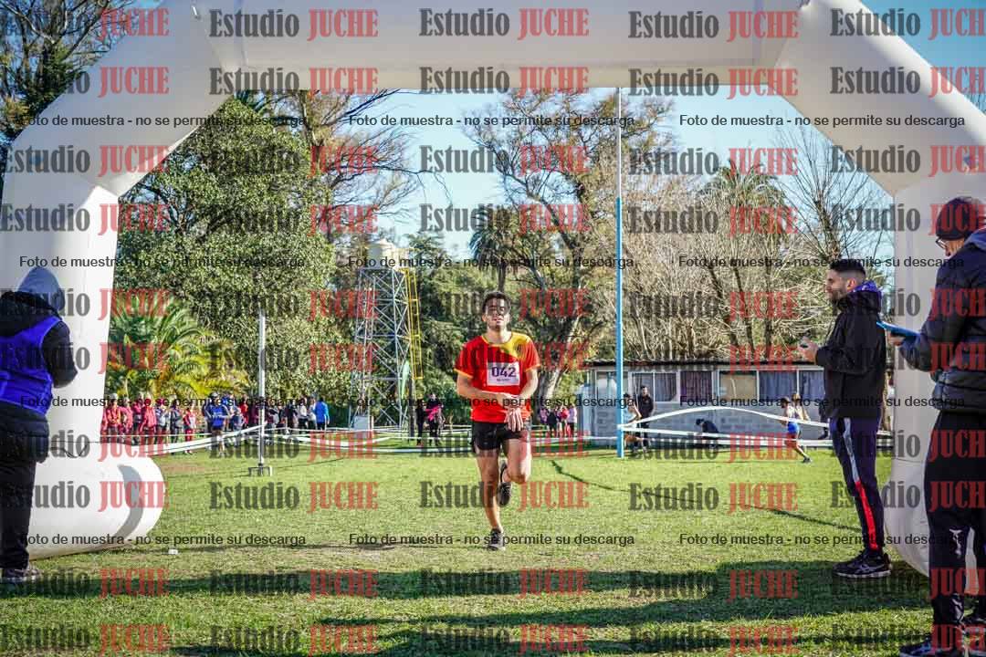 Fotos de la llegada del cross de 4000 m - varones