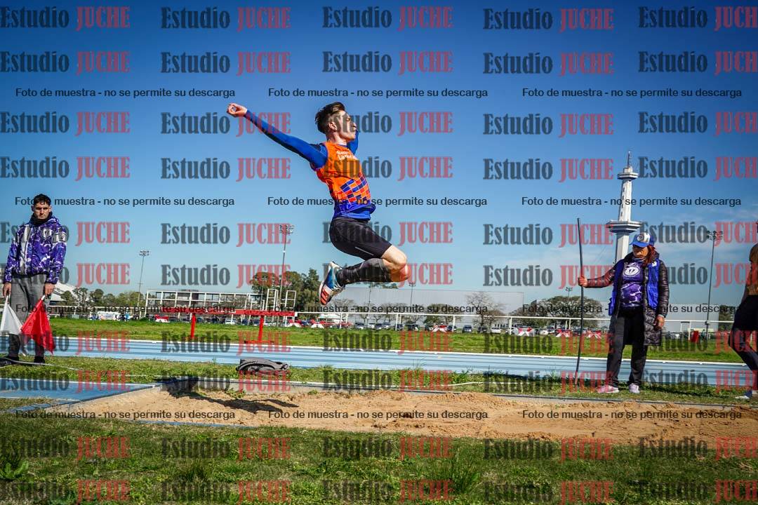 Fotos del salto en largo de varones