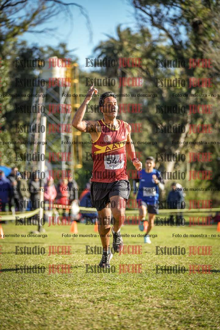 Fotos de la llegada del cross de 4000 m - varones