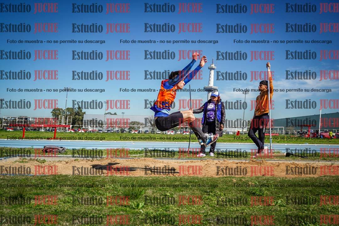 Fotos del salto en largo de varones