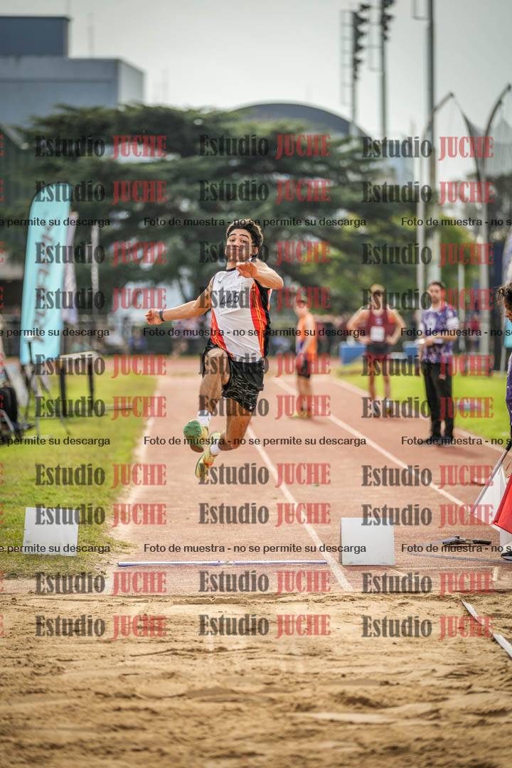 Fotos del salto en largo de varones