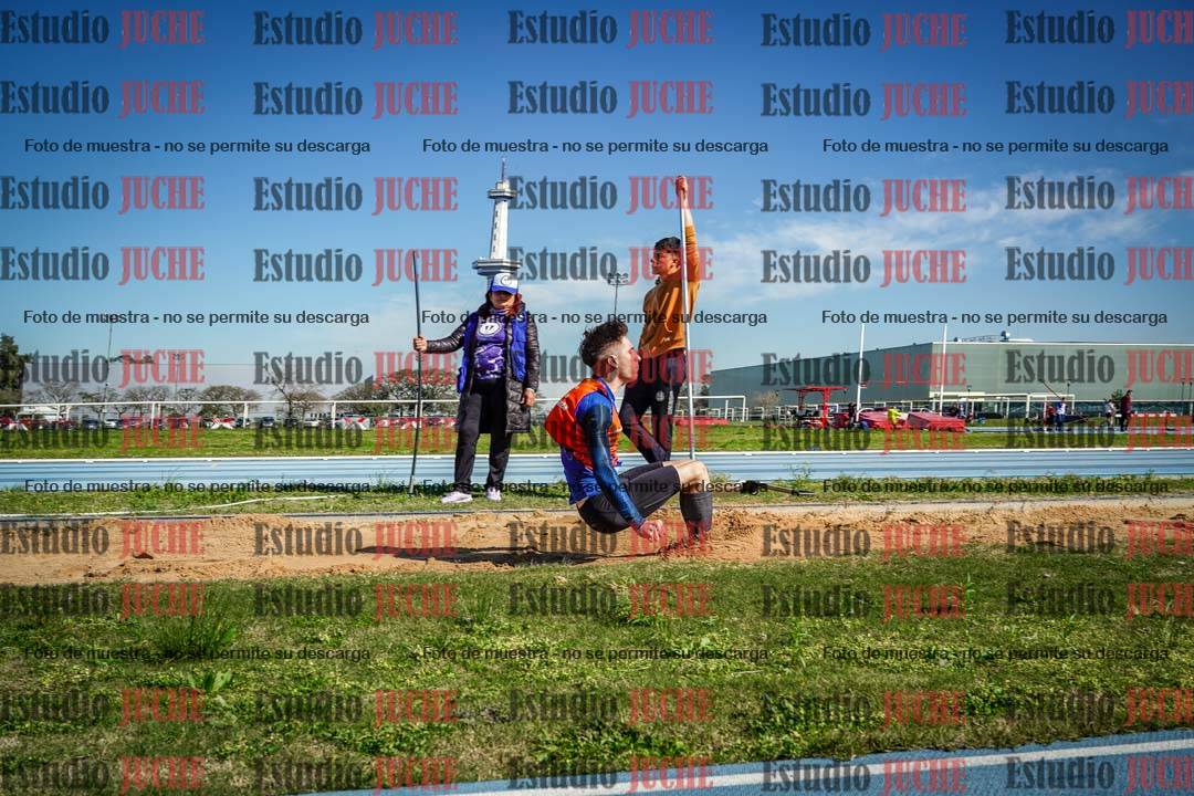 Fotos del salto en largo de varones