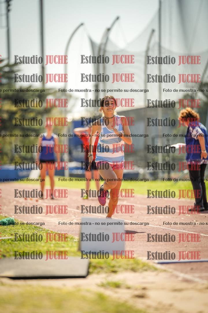 Fotos del salto en largo de mujeres - ambas categorías