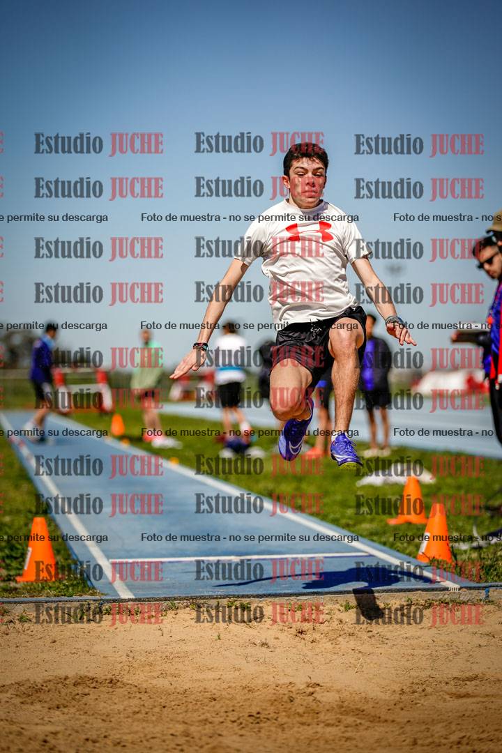 Fotos del salto en largo de varones - U15